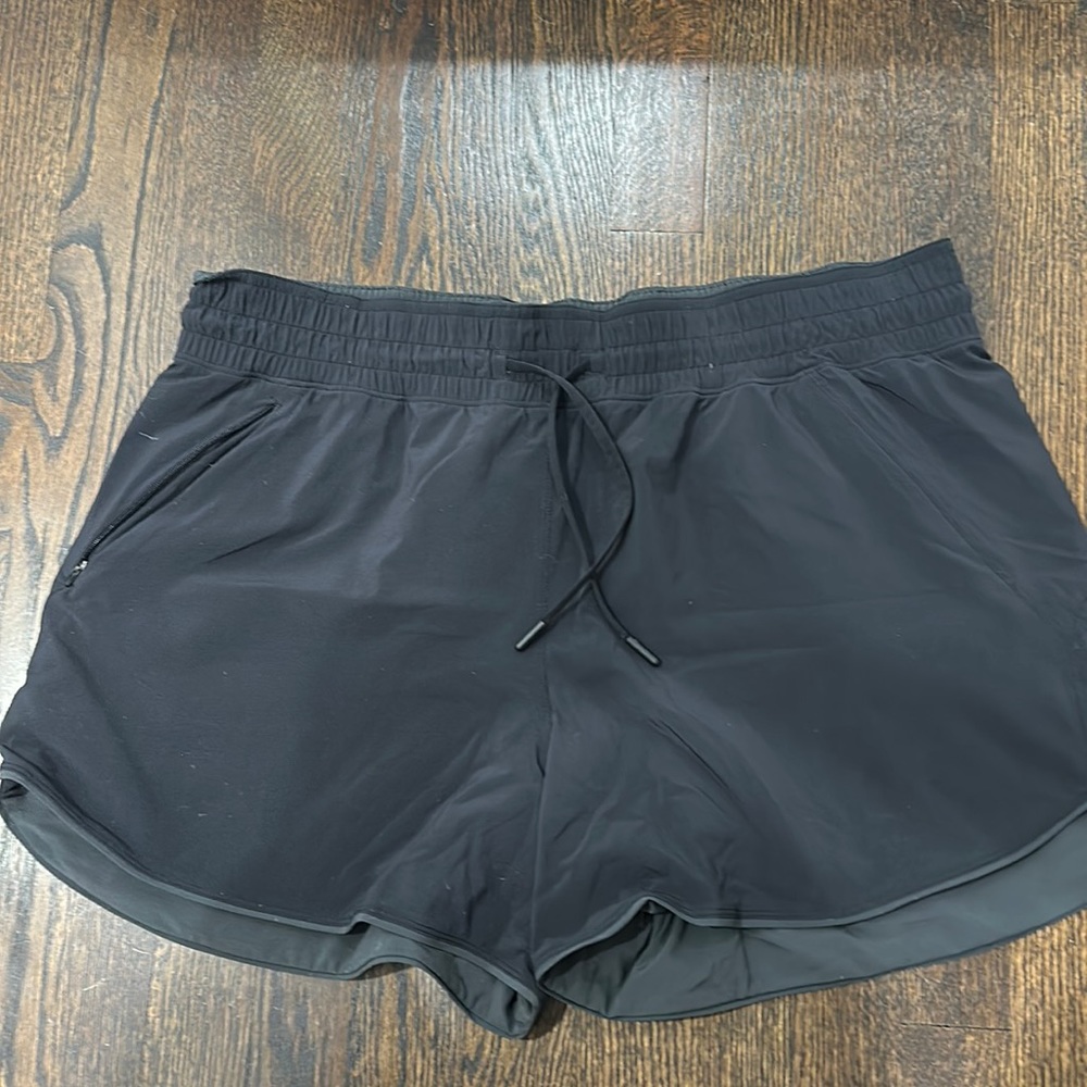 LULULEMON REVERSIBLE SHORTS